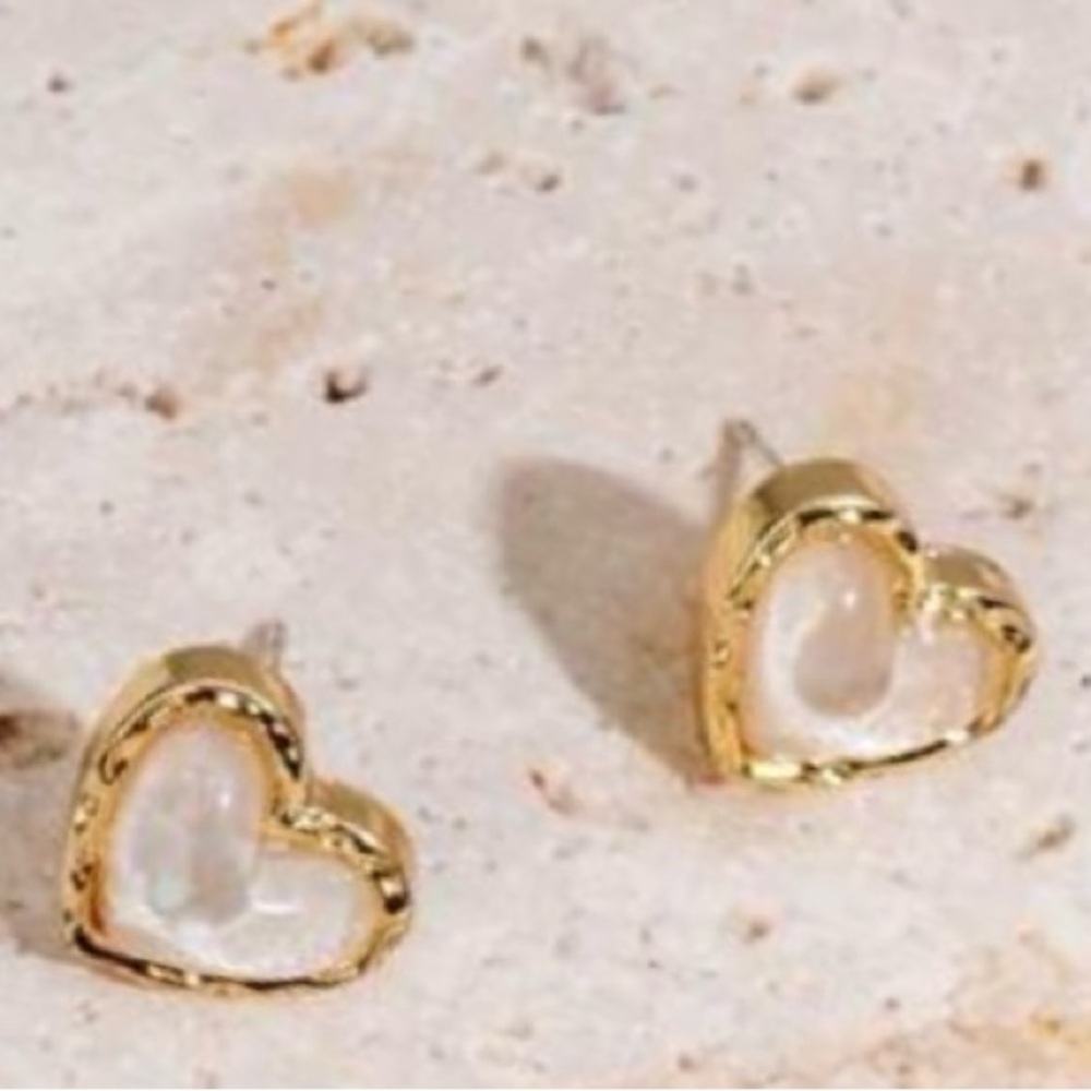 “Seashell Shards” White Hearts Iridescent Shell Flake Chip Ocean Romance Studs - Picture 16 of 16